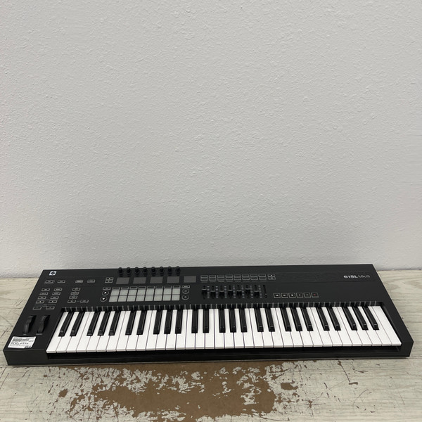 Used Native Instruments KOMPLETE KONTROL S61 61-Key Controller 61-Key