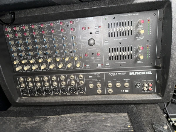 Used Yamaha EMX 68S POWERED MIXER Powered Mixing Head