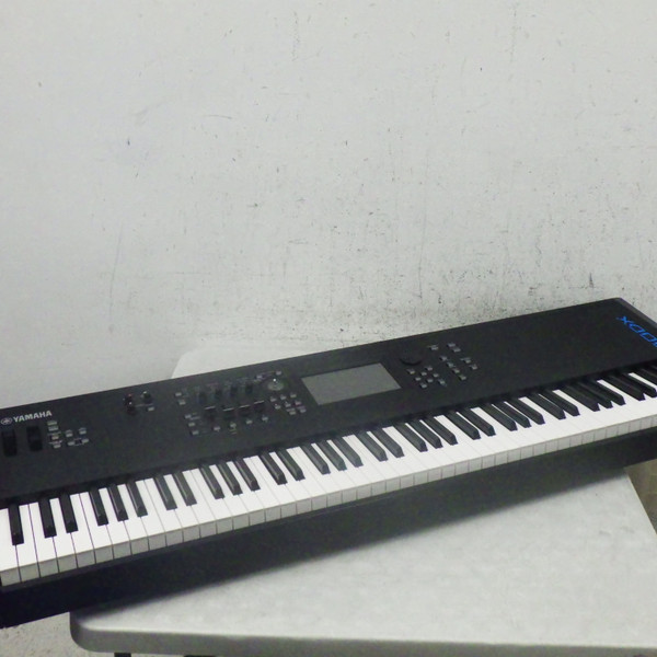 Used Yamaha MOTIF XS6 88-Key Synthesizer 88-key