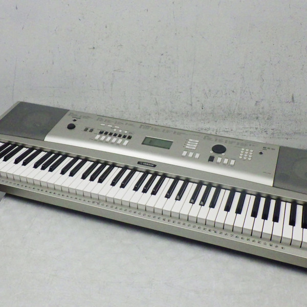 Used Yamaha PSR-530 61-Key Keyboard 61-Key