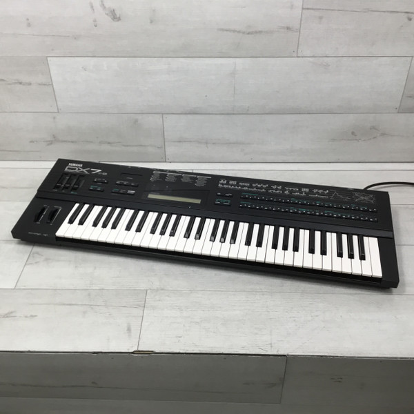 Used Yamaha MOX6 W/PWR/BAG 61-Key Synthesizer 61-Key
