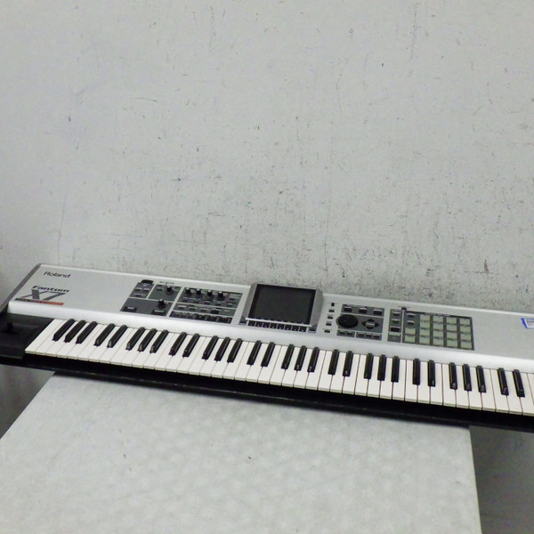 Used Yamaha MOTIF ES7 76-Key Synthesizer 76-key