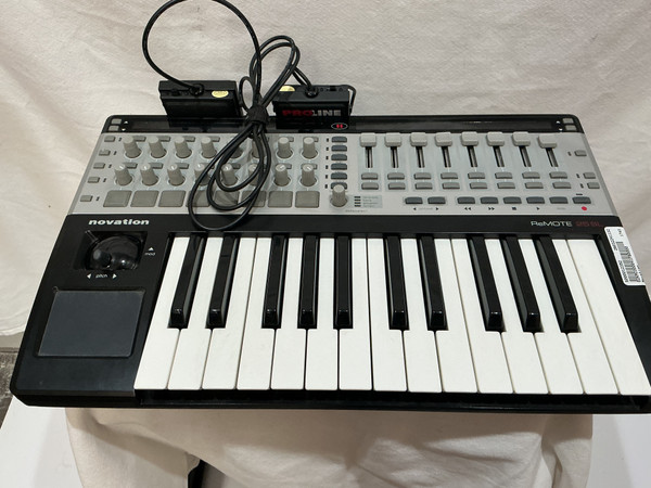 Used Native Instruments KOMPLETE KONTROL A25 25-Key Controller 25-Key