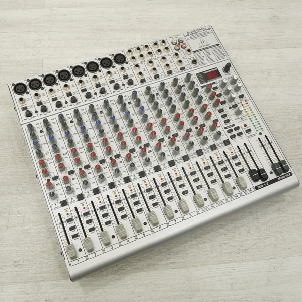 める Mackie 1604-VLZ3 16 Channels Compact Mixer - Silver for sale