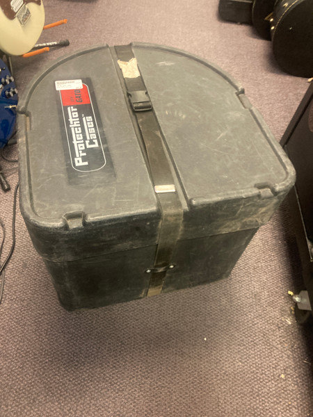 Used Ludwig 5 x 14 Clamshell Snare Drum Case