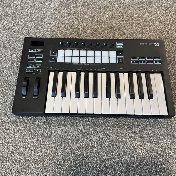 Used Novation LAUNCHKEY 25 MK3 25-Key Controller 25-Key