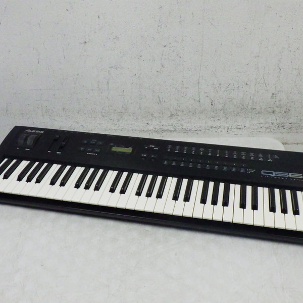 Used Casio XW-P1 61-Key Synthesizer 61-Key