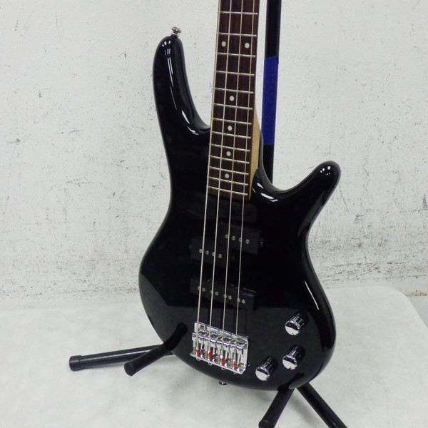 エレキベース　YAMAHA ERB070 DISC Yamaha ERB070 Bass Starter Pack In Black at Gear4music