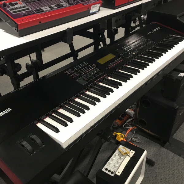 Used Korg TRITON PRO X 88 KEY WORKSTATION 88-Key Synthesizer 88-key