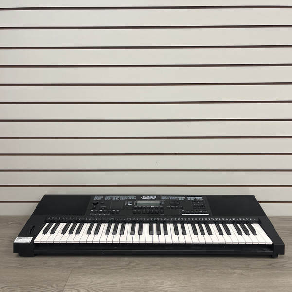 Used Yamaha PSR-520 61-Key Keyboard 61-Key
