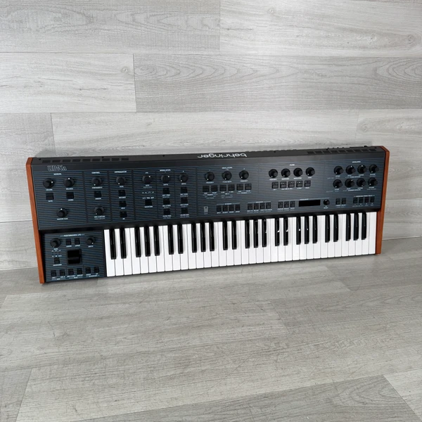 Used YAMAHA MOTIF ES6 Synthesizer