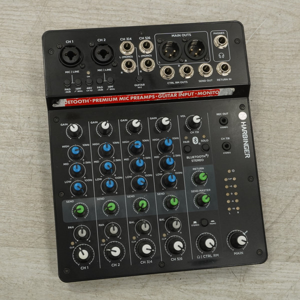 Used Yamaha MG8/2FX W/18.5VDC Compact Mixer