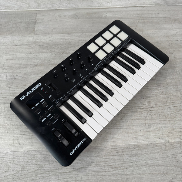 Used KOMPLETE KONTROL M32 25-Key Controller 25-Key