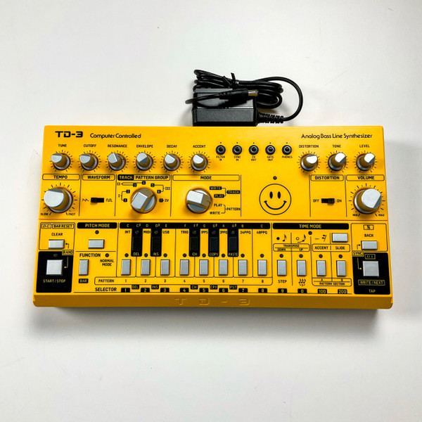 Used Behringer TD-3-MO ANALOG BASS LINE SYNTH Compact Synthesizer