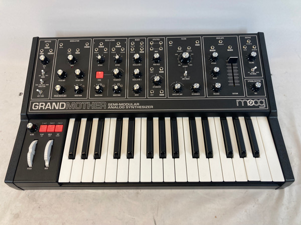 Used Moog GRANDMOTHER DARK 25-Key Synthesizer 25-Key