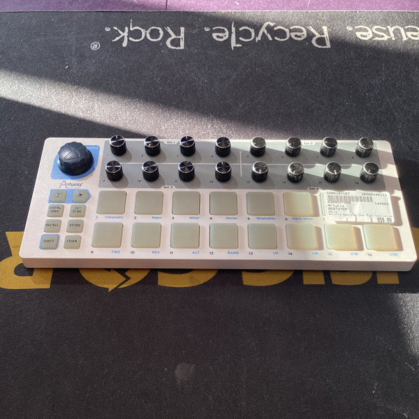 Used Akai MPX8 SD Sample Pad Controller