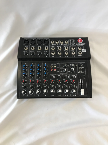 Used Yamaha MG8/2FX W/18.5VDC Compact Mixer