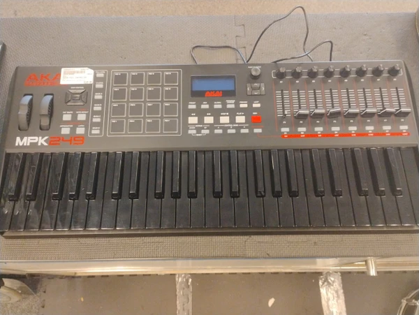 Used Akai MAX49 CONTROLLER 49-Key Controller 49-Key