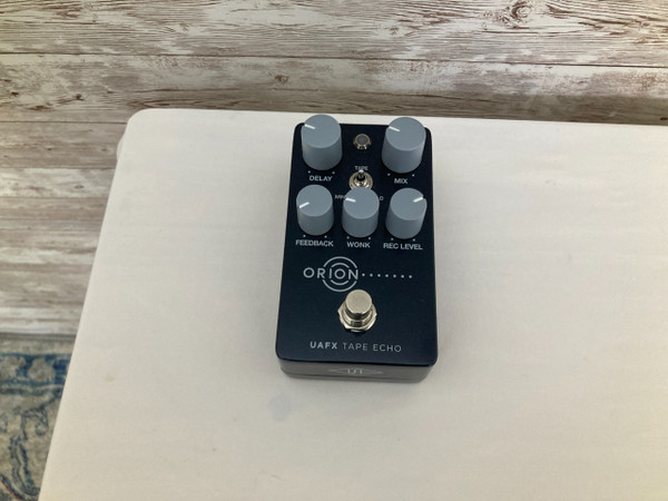 Used AKAI Headrush E1 - Delay and Looper Pedal