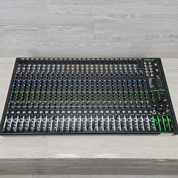 Used SOUNDCRAFT SIGNATURE 22 MT