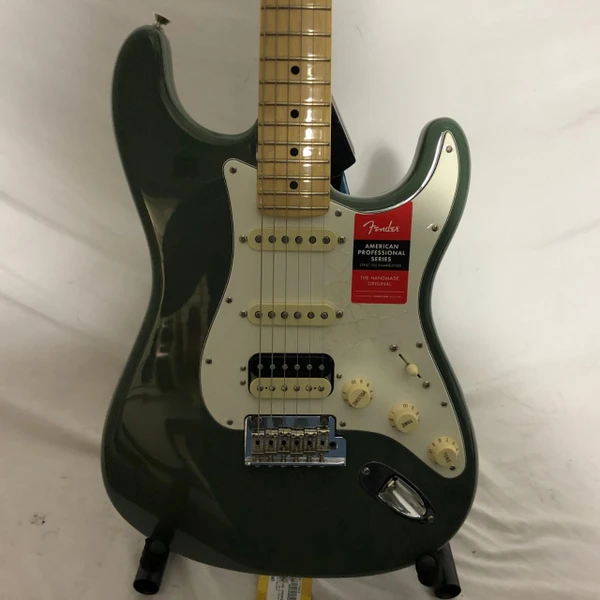 Used Fender 2004 AMERICAN DELUXE STRATOCASTER Electric Guitars