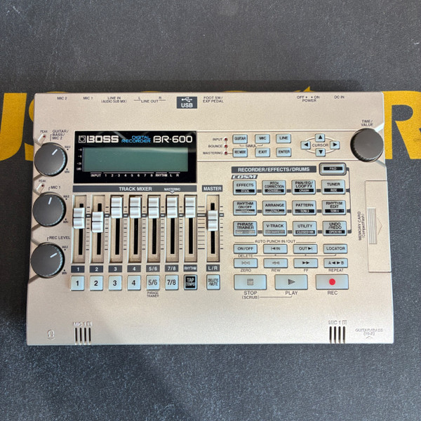 Used Behringer BEHRINGER KX1200 POWER AMP Keyboard Amp