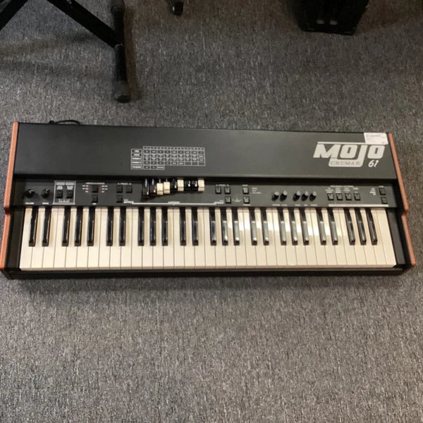 Used Korg TRITON EXTREME 61 WORKSTATION 61-Key Synthesizer 61-Key