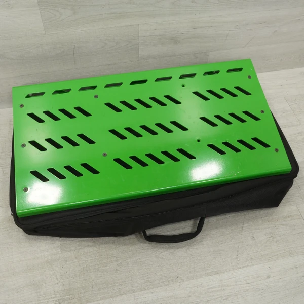 Used Fender PRO PEDALBOARD MEDIUM W/BAG Pedal Board