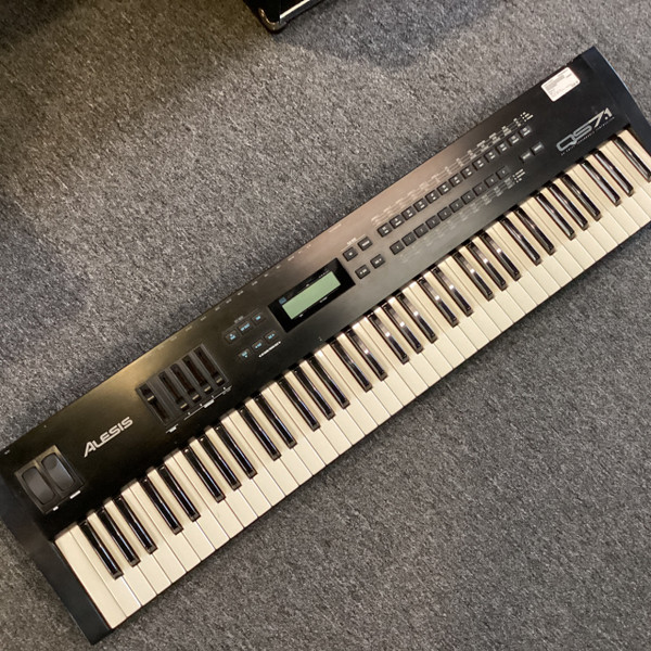 Used Yamaha DGX-305 W/AC 76-Key Keyboard 76-key