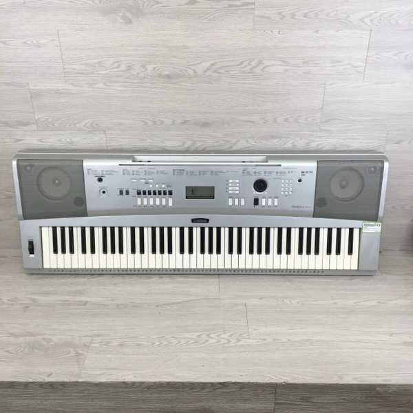 Used Yamaha DGX-305 W/AC 76-Key Keyboard 76-key