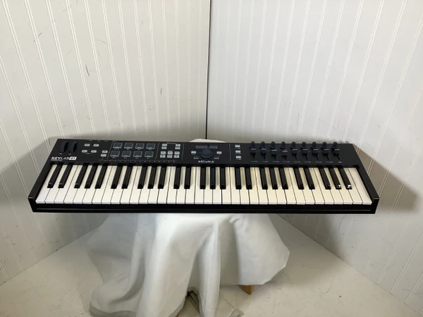 Used M-Audio KEYSTATION 61 MK3 61-Key Controller 61-Key
