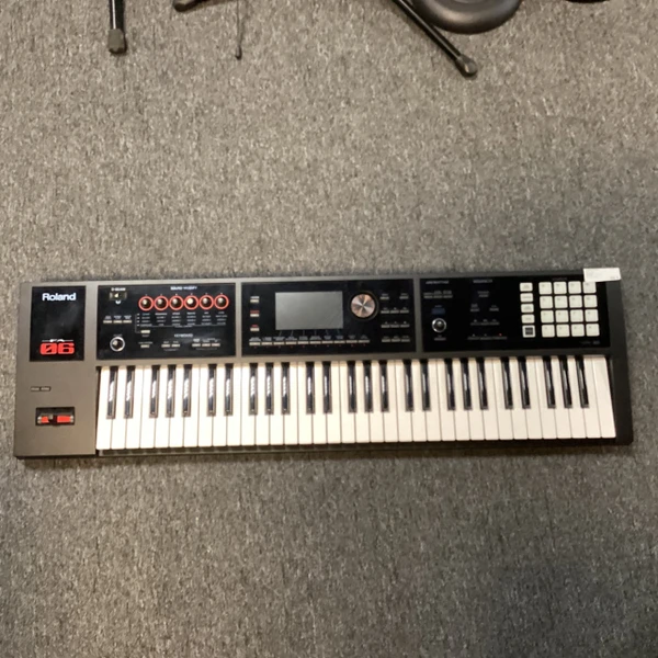 Used KORG M3 61 Synthesizer