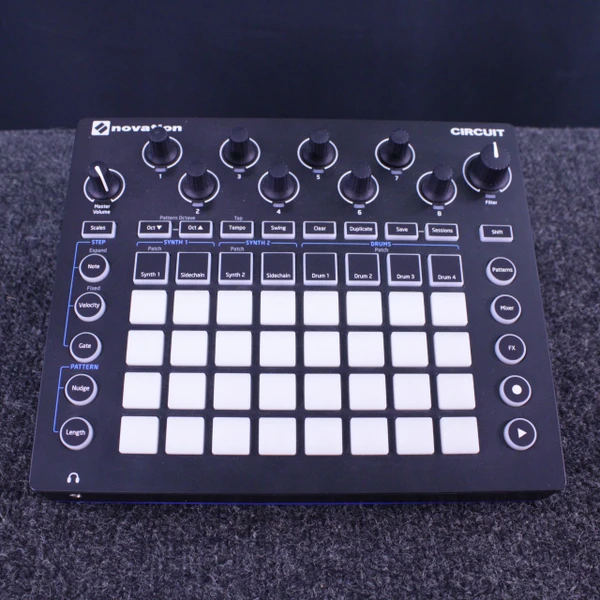 Used Novation MININOVA W/ MIC / POWER Compact Synthesizer Compact