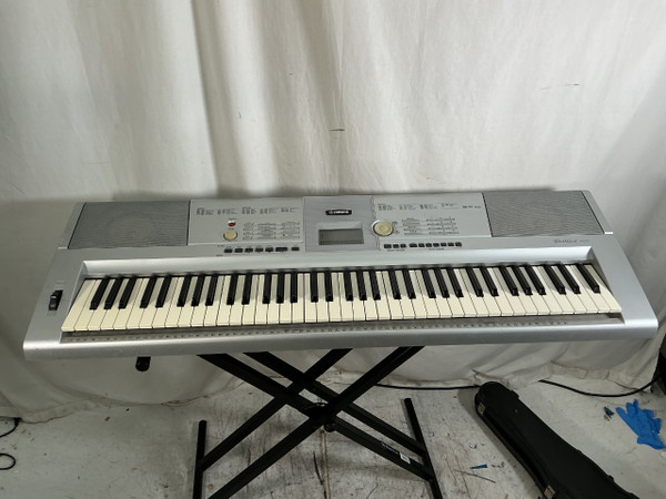 Used Yamaha DGX-305 W/AC 76-Key Keyboard 76-key