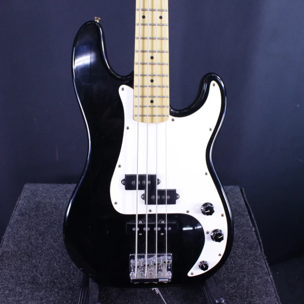 Used Axl APJ-820 Bass Guitar White