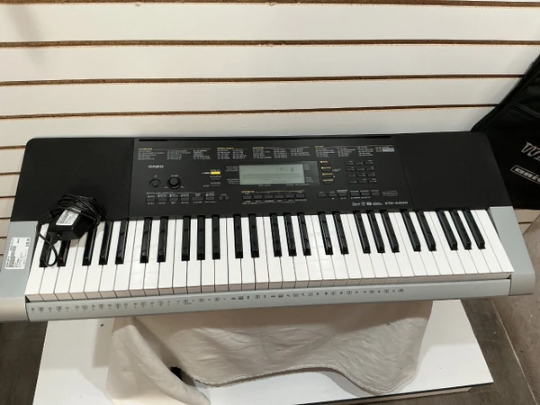 Used YAMAHA PSR-E303 Keyboard
