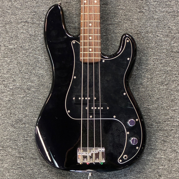 Used Axl APJ-820 Bass Guitar White