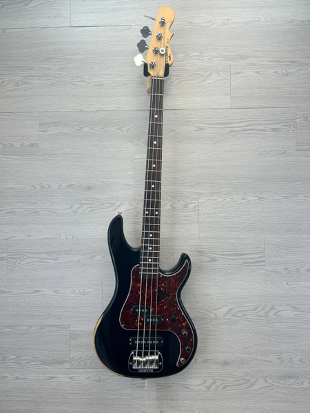 Used Squier VISTA SERIES MUSICMASTER Bass Guitar Black 4-String