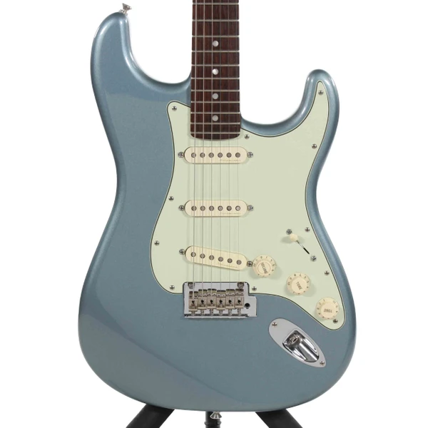 Used Fender DELUXE SUPER STRATOCASTER S Type Electric Guitar