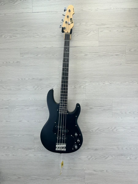 Used Ibanez ARTB100 Bass Guitar Black 4-String
