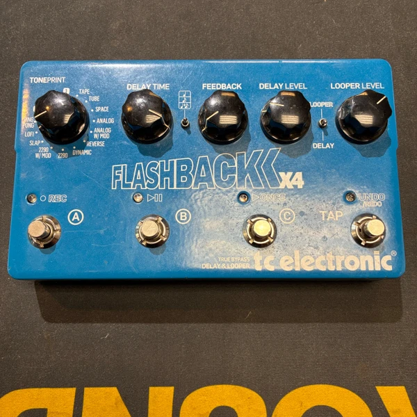Used AKAI Headrush E1 - Delay and Looper Pedal