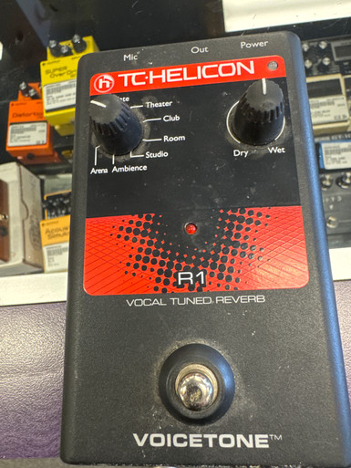 ジョン83様 TC-HELICON VOICETONE R1 2台セット TC Helicon VoiceTone Single R1 & VoiceTone Single C1 Review