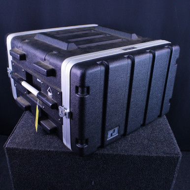 Used SKB 4 SPACE RACK CASE W/SHELF 5-8 Space Rack