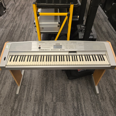 Used Yamaha DGX-500 88-Key Keyboard 88-key