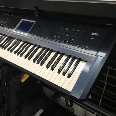 Used Korg TRITON EXTREME 61 WORKSTATION 61-Key Synthesizer 61-Key