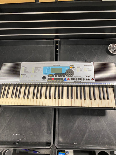 Used Yamaha PSR-225 61 KEY KEYBOARD Vintage 61-Key Keyboard 61-Key