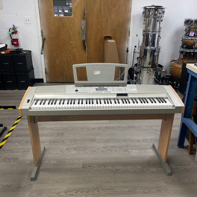 Used Yamaha DGX-500 W/AC/STAND 88-Key Keyboard 88-key