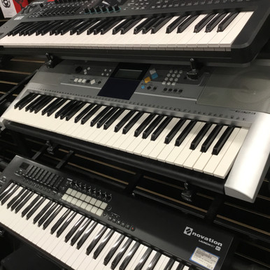 Used Yamaha PSR E323 KEYBOARD W/PWR 61-Key Keyboard 61-Key