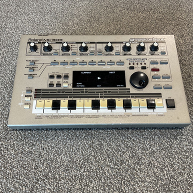 Used ROLAND MC-303 GROOVEBOX