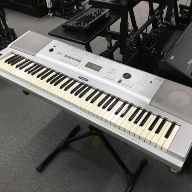Used Yamaha DGX-220 76-KEY PORTABLE GRAND 76-Key Keyboard 76-key